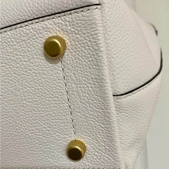 $325 NEW! COACH Luxe Pebbled Leather Medium Taylor Tote in Chalk